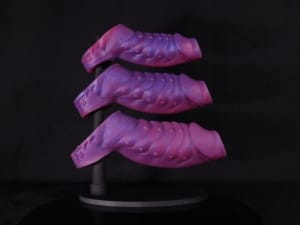 Três modelos de capa peniana Mojo um dos sex toys penianos da monster d