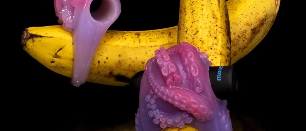 anel peniano aplicano em uma banana