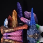 dildo em vários modelos coloridos