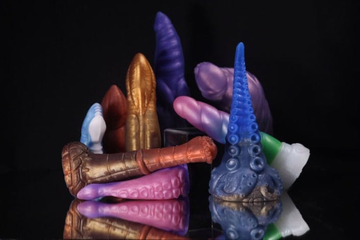 dildo em vários modelos coloridos