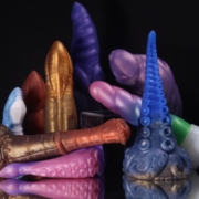 coleção de dildos coloridos e diferentes