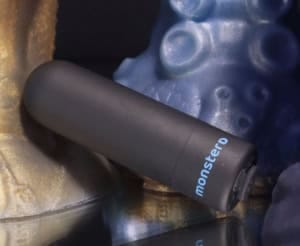 vibrador bullet viper encostado em dildos coloridos q podem ajudar na comunicação