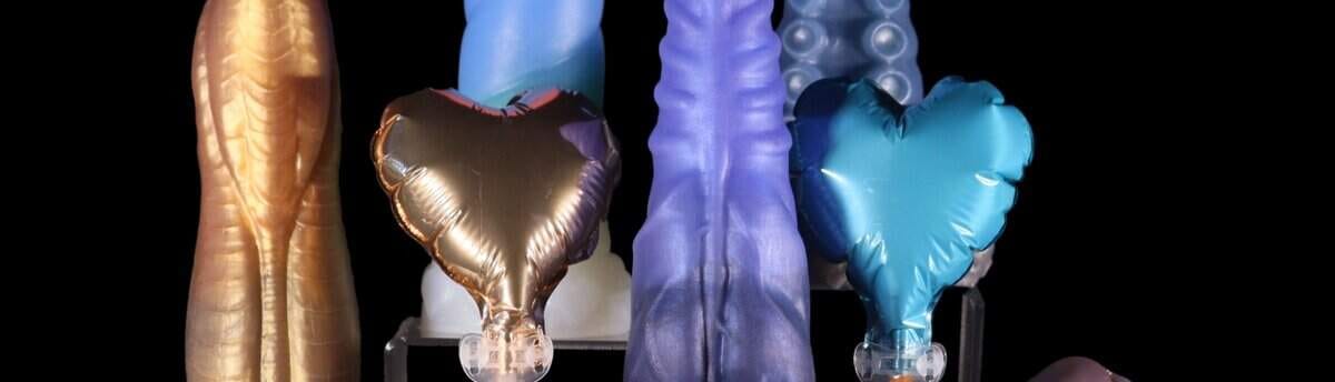modelos de vibrador de silicone expostos um do lado do outro