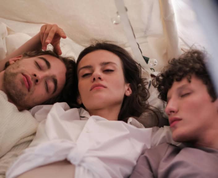 trisal representando relacionamento aberto