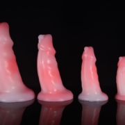 vibrador grande exposto lado a lado em 4 diferentes tamanhos