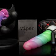 Kit com dildo, vibrador, anel peniano e cintaralho MonsterD