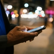 Namorado a distância pelo celular