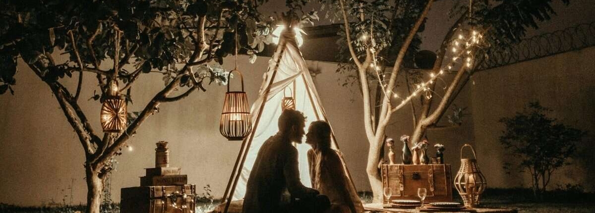 Casal no começo de papai e mamãe Casal Juntos no começo de um papai e mamãe