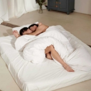 Casal depois de transar gostoso na cama