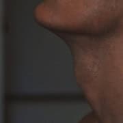 Homem praticando Garganta profunda