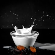 leite representando orgasmo masculino