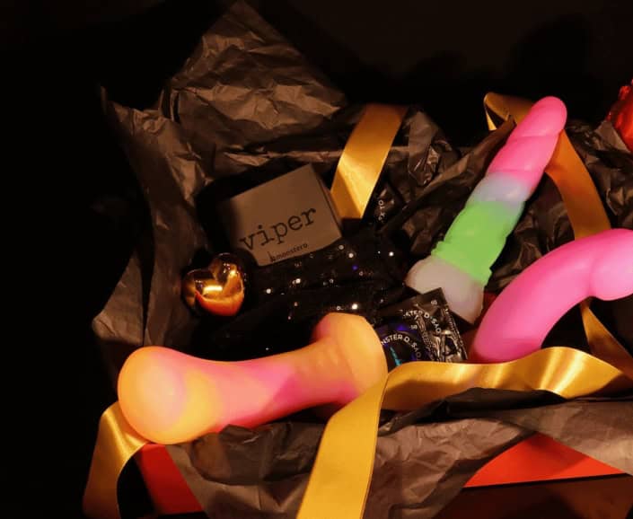 vibradores em uma caixa para instruções de como gozar com vibrador