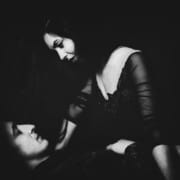 Casal no Dark romance
